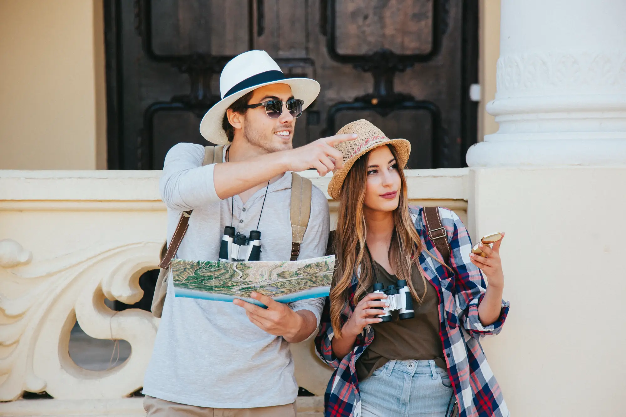 
Couple travelers with map and binoculars, eligible to enter Canada after January 15 2022 vaccination rule